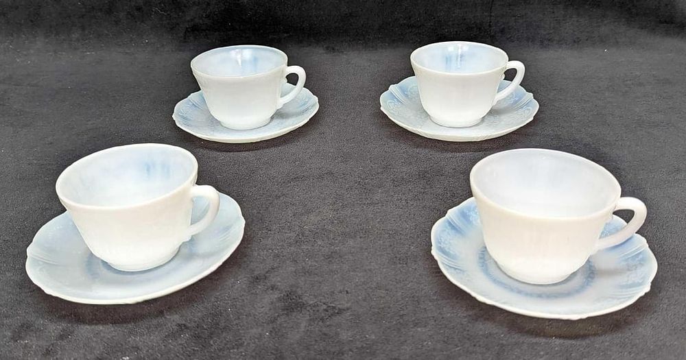 Lot 358: MacBeth Evans American Sweetheart Cups & Saucers A