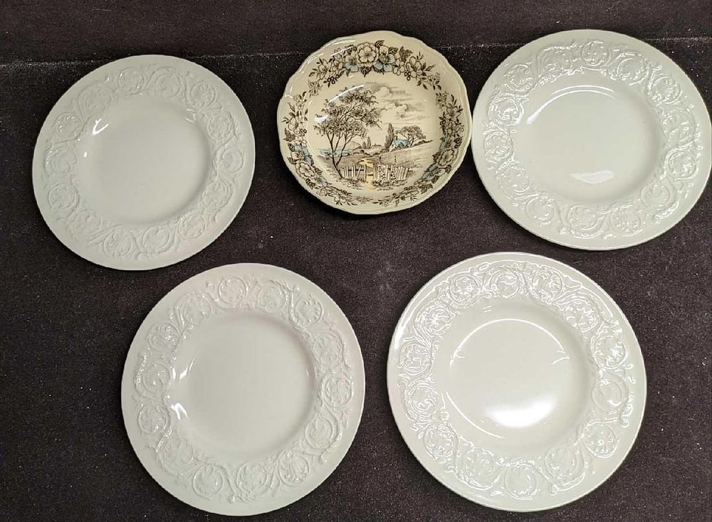 Lot 372: Wedgewood Patrician Bread & Butter Plates & Country Life Bowl