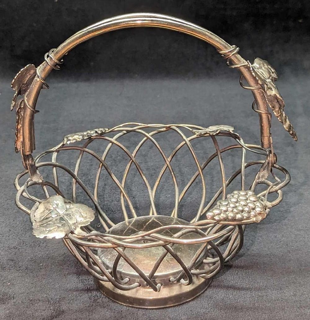 Lot 375: Vintage Godinger Silverplated Fruit Basket