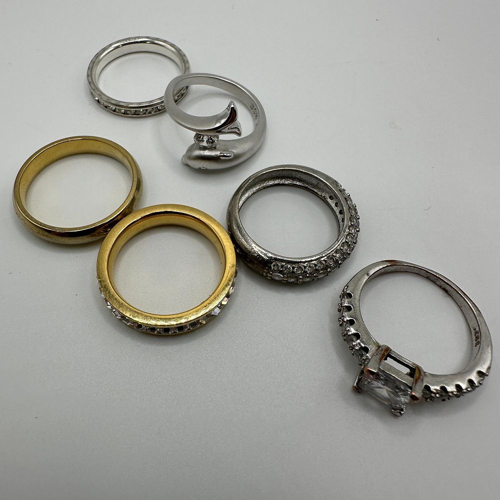 Lot 409: Group Of Costume Jewelry Fashion Rings Gold and Silver Tone