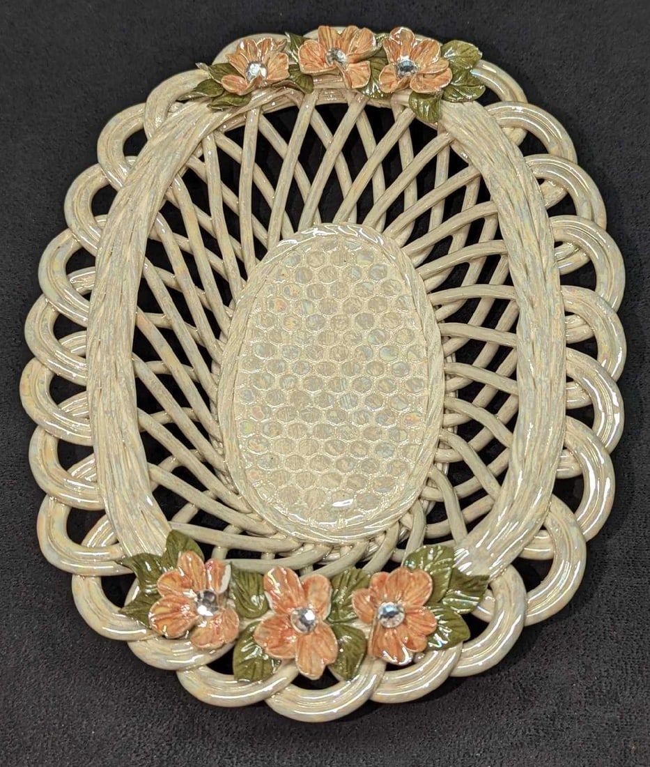Lot 419: Vintage Capodimonte Porcelain White Rope Basket