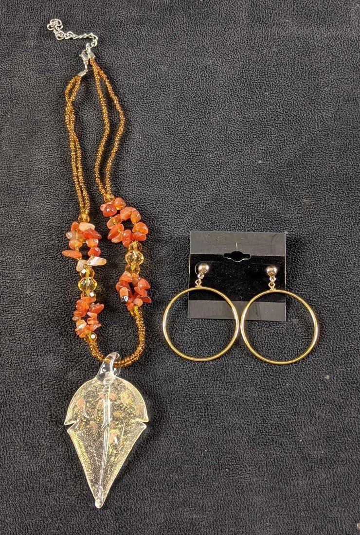 Lot 423: Necklace and Earrings Orange and Gold Color