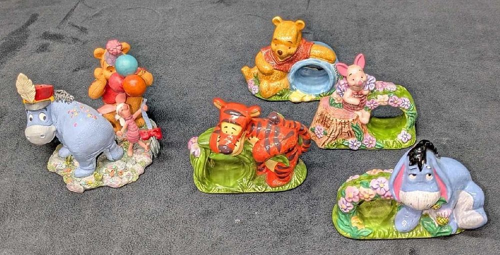 Lot 433: Disney Winnie The Pooh Napkin Ring Set And Figurine