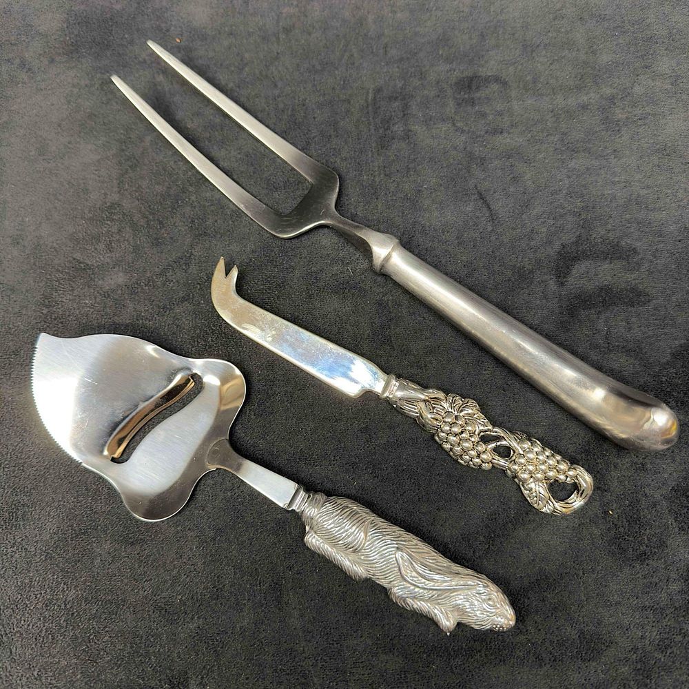 Lot 438: Kitchenware Dinnerware Kitchen Silverware Set Serving Fork Pie Carving Knife Lot of Three