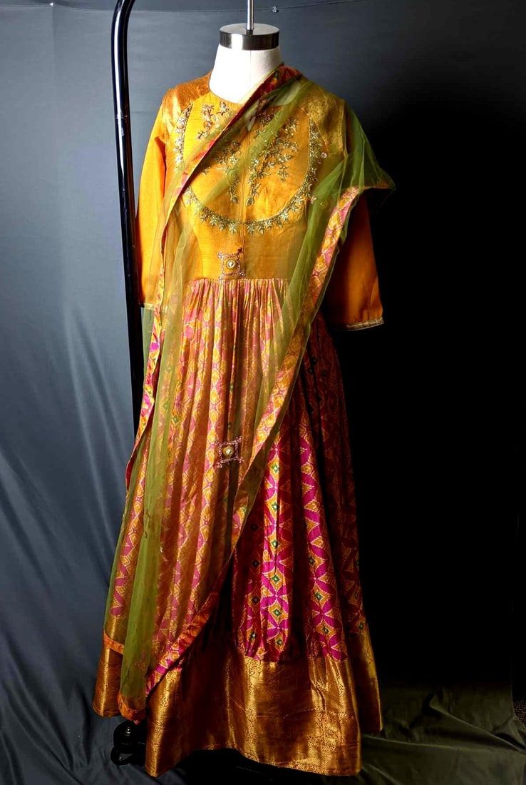 Lot 499: Tradition Indian Dress and Shawl Women's Festive