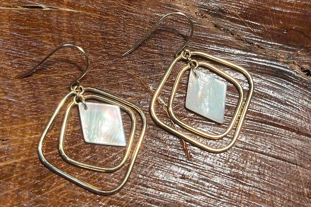 Lot 207: 14k JCM Gold Mother Of Pearl Dangle Earrings