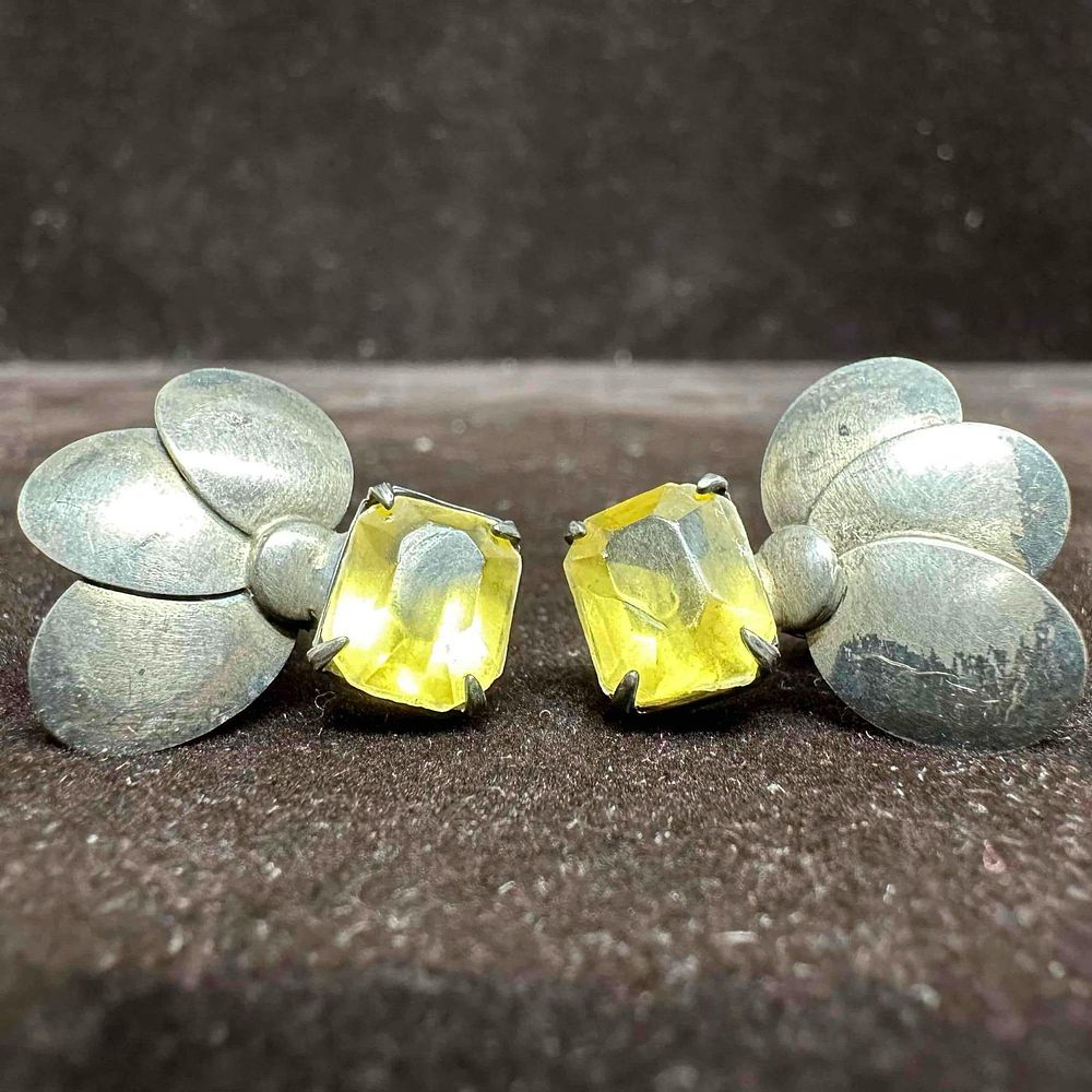 Lot 250: Faux Yellow Stone Sterling Silver Leaf Motif Earrings F90