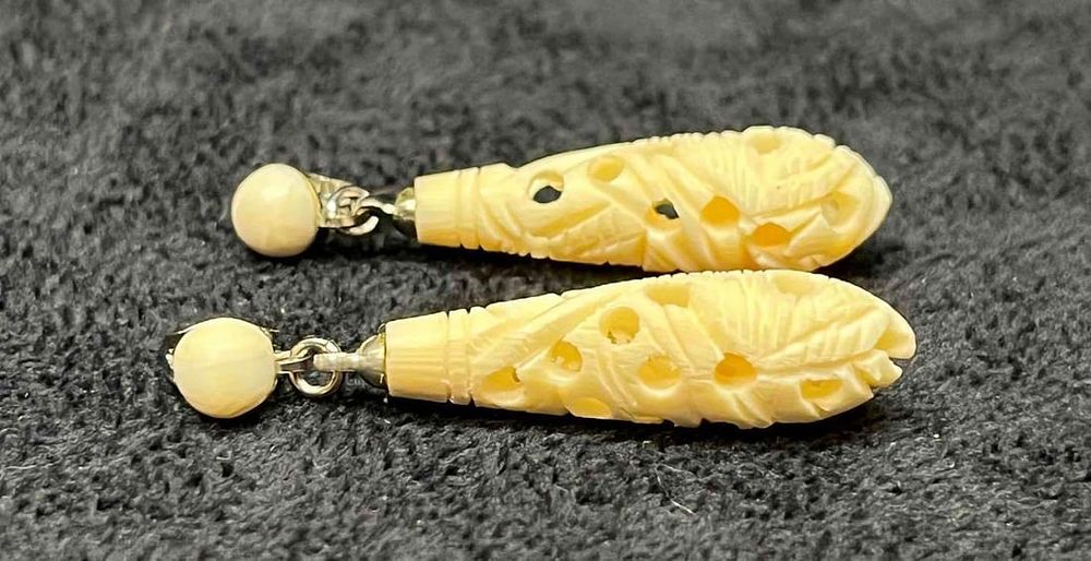 Lot 253: Hand Carved Bone Dangle Earrings