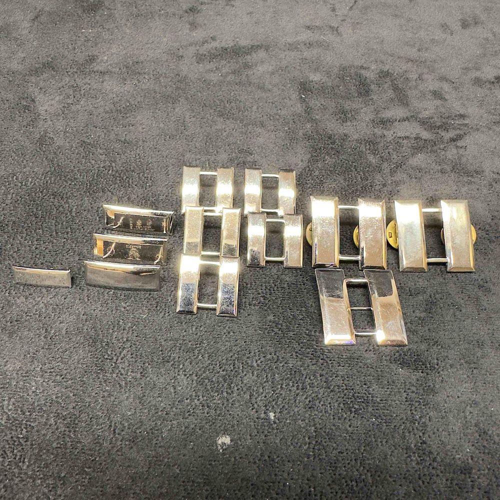 Lot 320: Sterling Silver Polished 1st Lieutenant Captain United States Army Rank Insignia Pin Set of 12