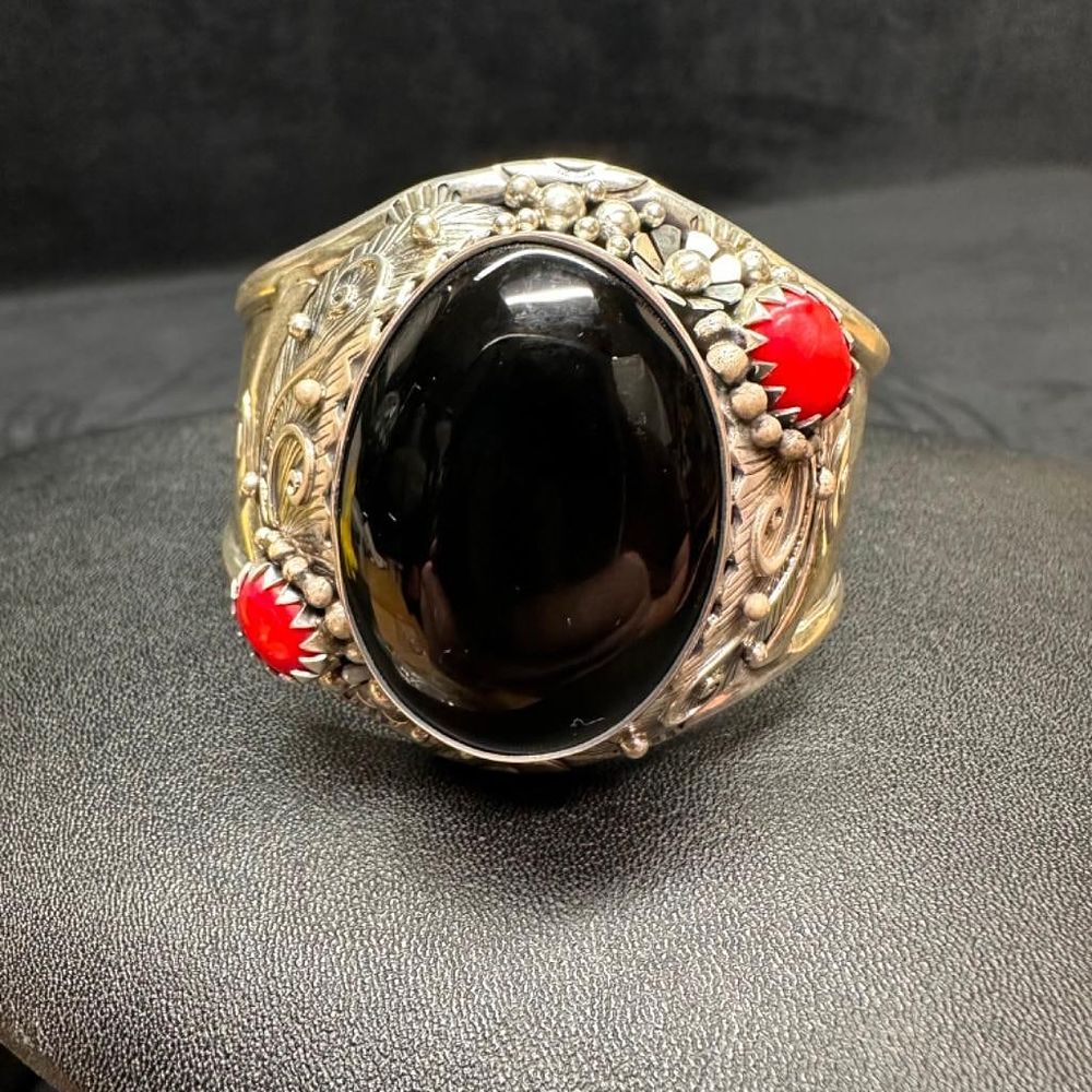 Lot 341: Large Black Oval Stone Sterling Cuff