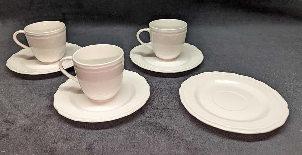 Lot 366: Gibson Designs Miranda China 3 Cups & 4 Saucers