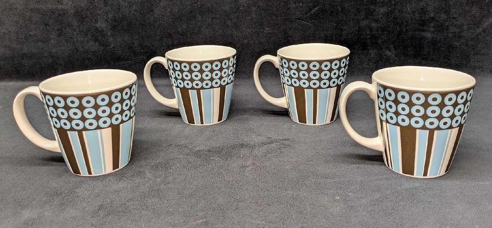 Lot 457: 4 Jonathan Alder Circles And Stripes Mugs