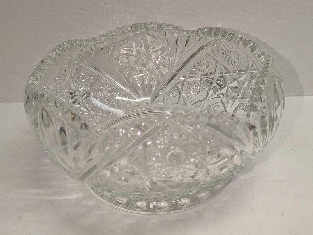 Lot 469: Vintage Smith Glass Cut Glass Bowl