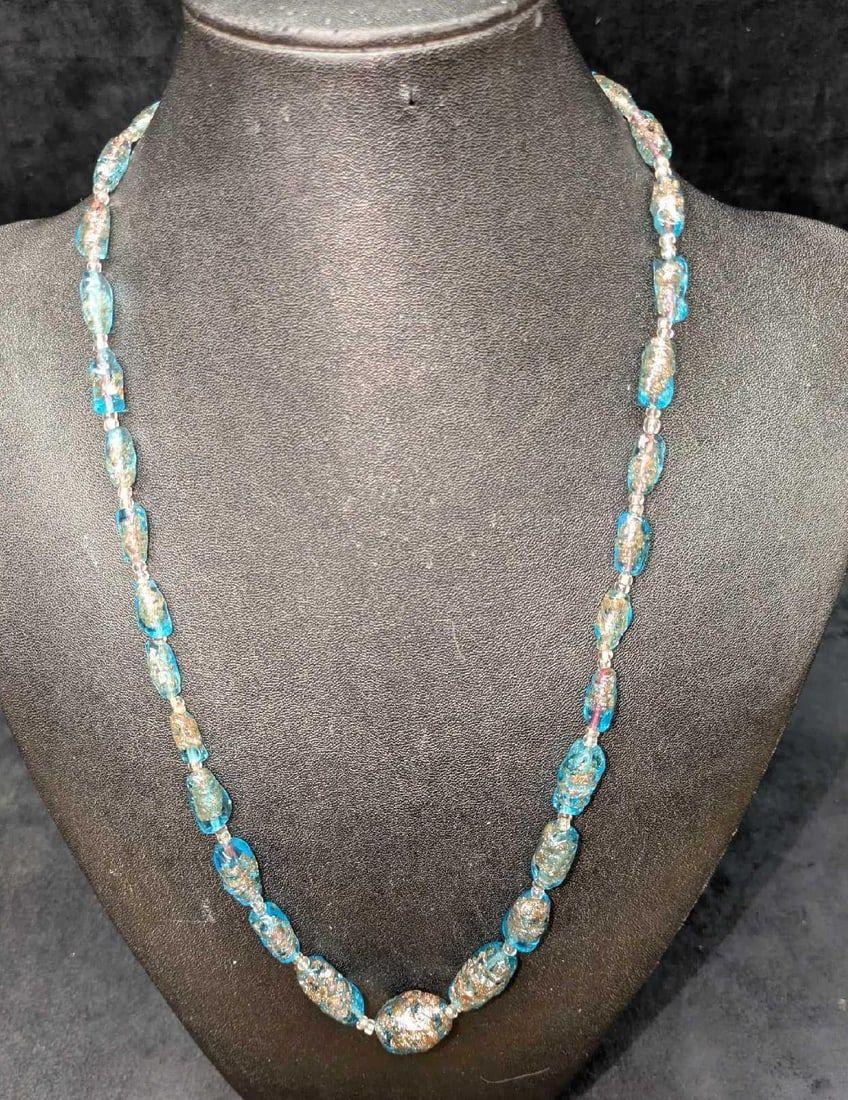 Lot 478: Vintage Italian Murano Art Glass Bead Necklace EEEE