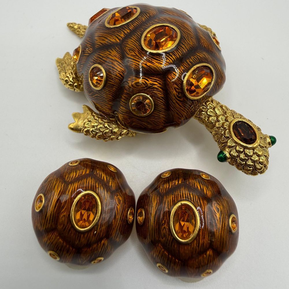 Lot 180: Joan Rivers Classics Turtle Brooch and Matching Clip-On Earrings Set Amber Brown Tone