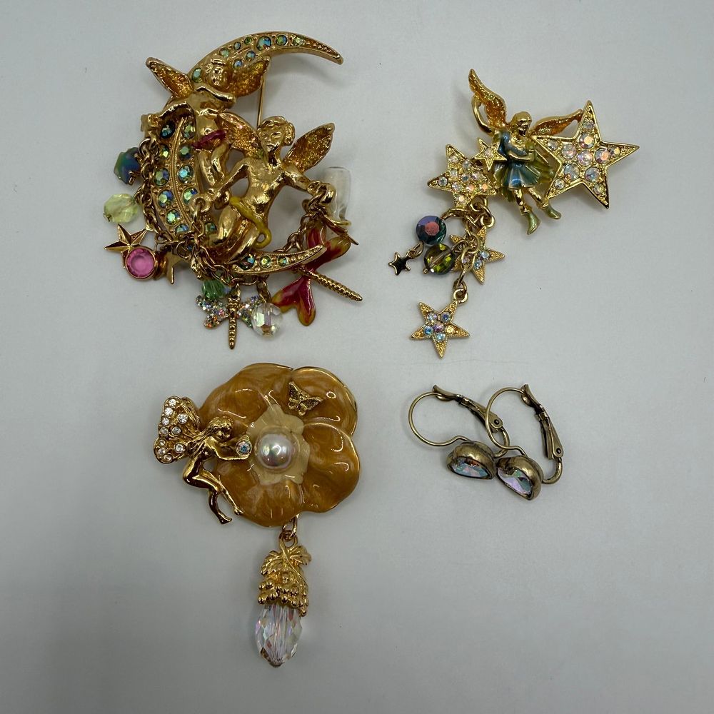 Lot 199: Kirks Folly Half Moon Cherub Celestial Brooch Set with Heart Shaped Earrings