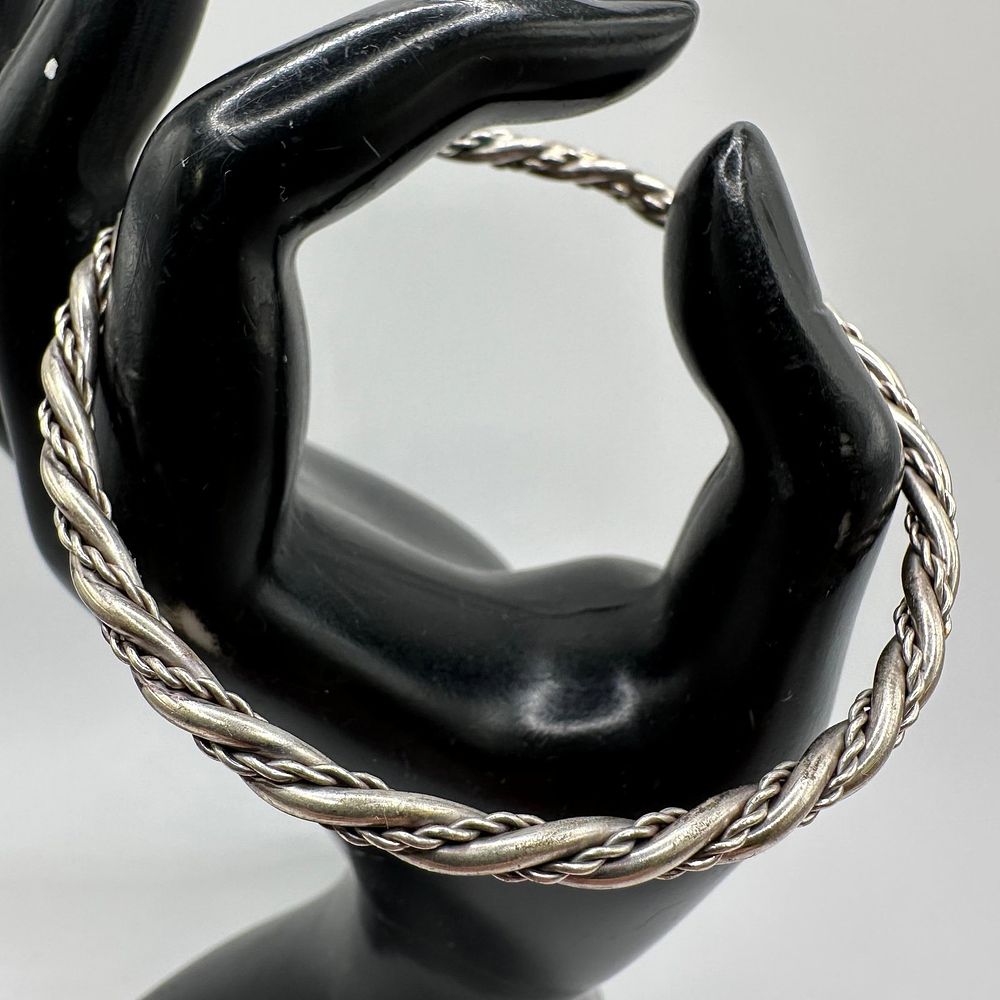 Lot 228: Silverwork Twisted Rope Design Silver Bangle Bracelet M44