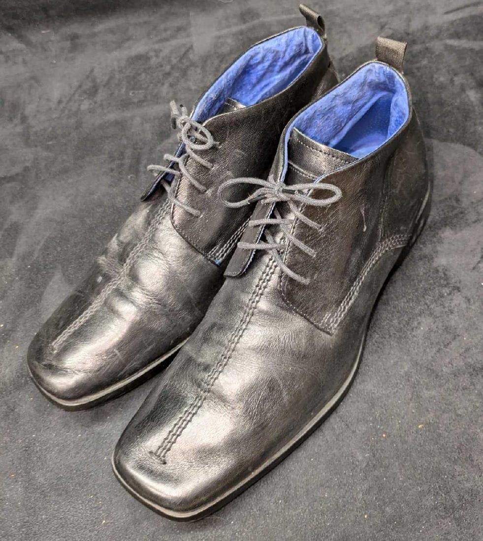Lot 273: Men's Size 11.50 Mark And Spencer Autograph Leather Shoes