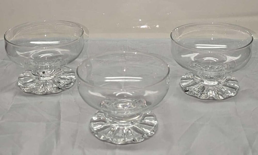 Lot 281: 3 Vintage Glass Dessert Footed Bowls