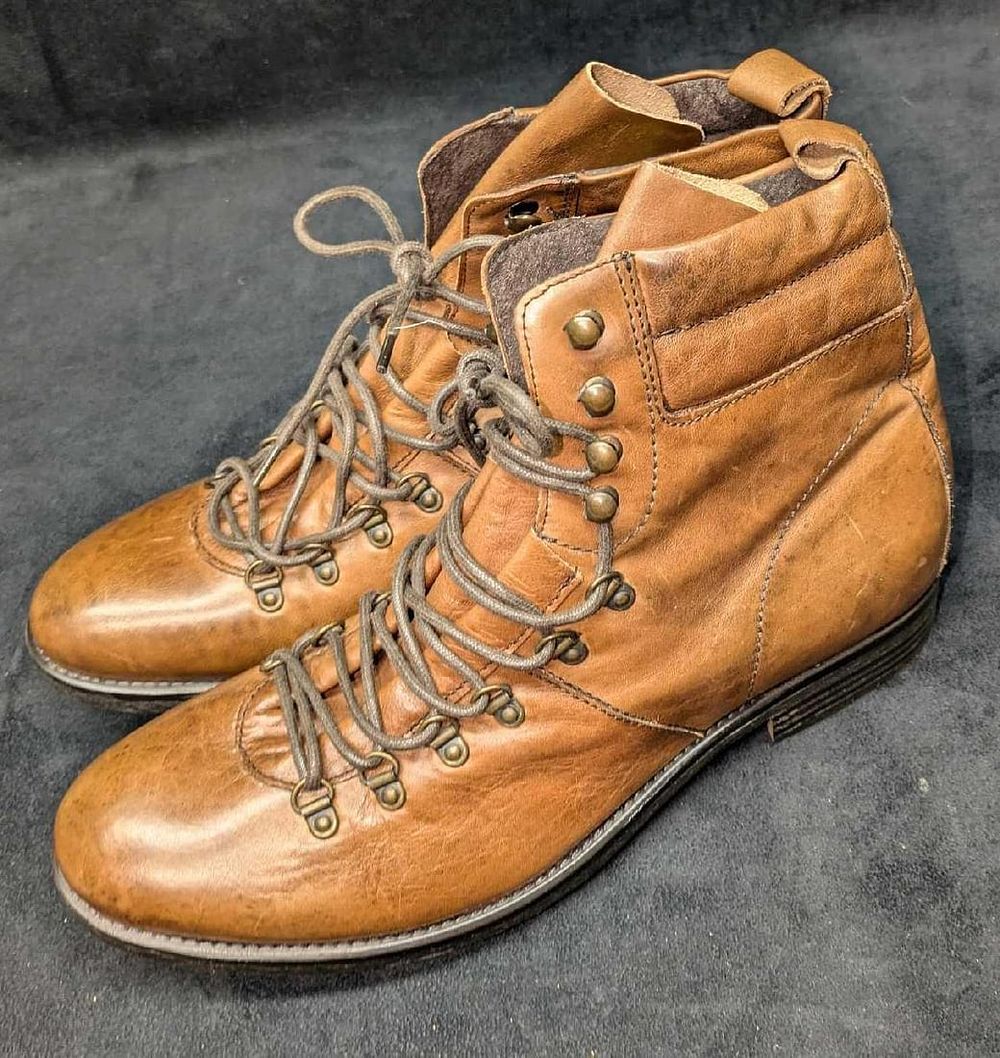 Lot 283: Men's Size 12  Marks And Spencer Leather Boots