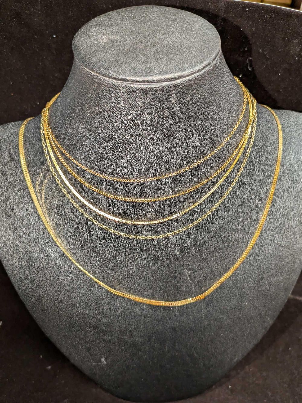 Lot 324: 5 Vintage Gold Tone Chain Necklaces Monet