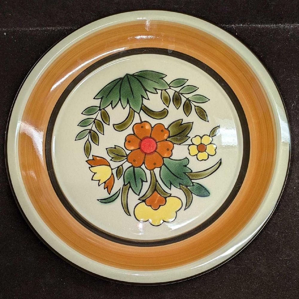 Lot 328: Vintage Momoyama Stoneware Serving Plate