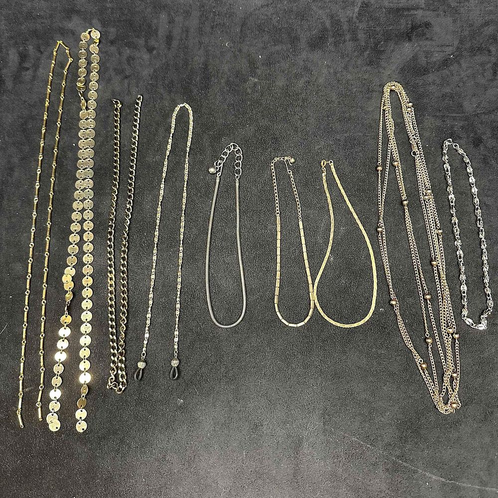 Lot 334: Vintage Mixed Chain Necklace Lot Gold and Silver Tone Fashion Jewelry Set