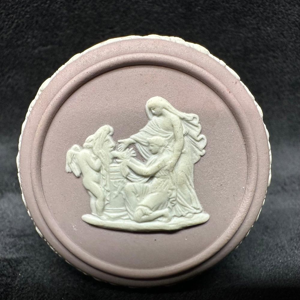 Lot 345: Lilac Purple Wedgwood Jasperware Small Round Trinket Pill Ring Box #2