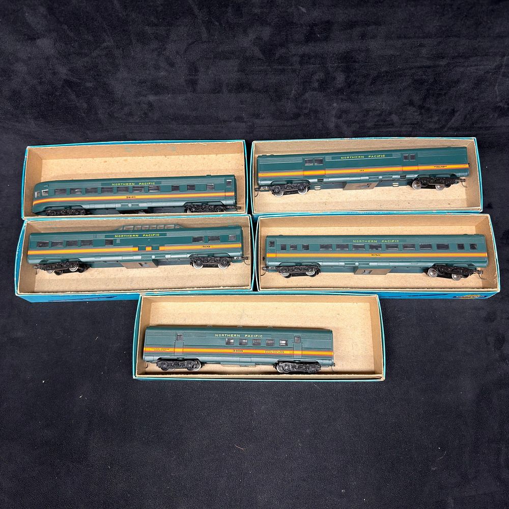 Lot 374: Five Athearn Northern Pacific HO Scale Passenger Cars