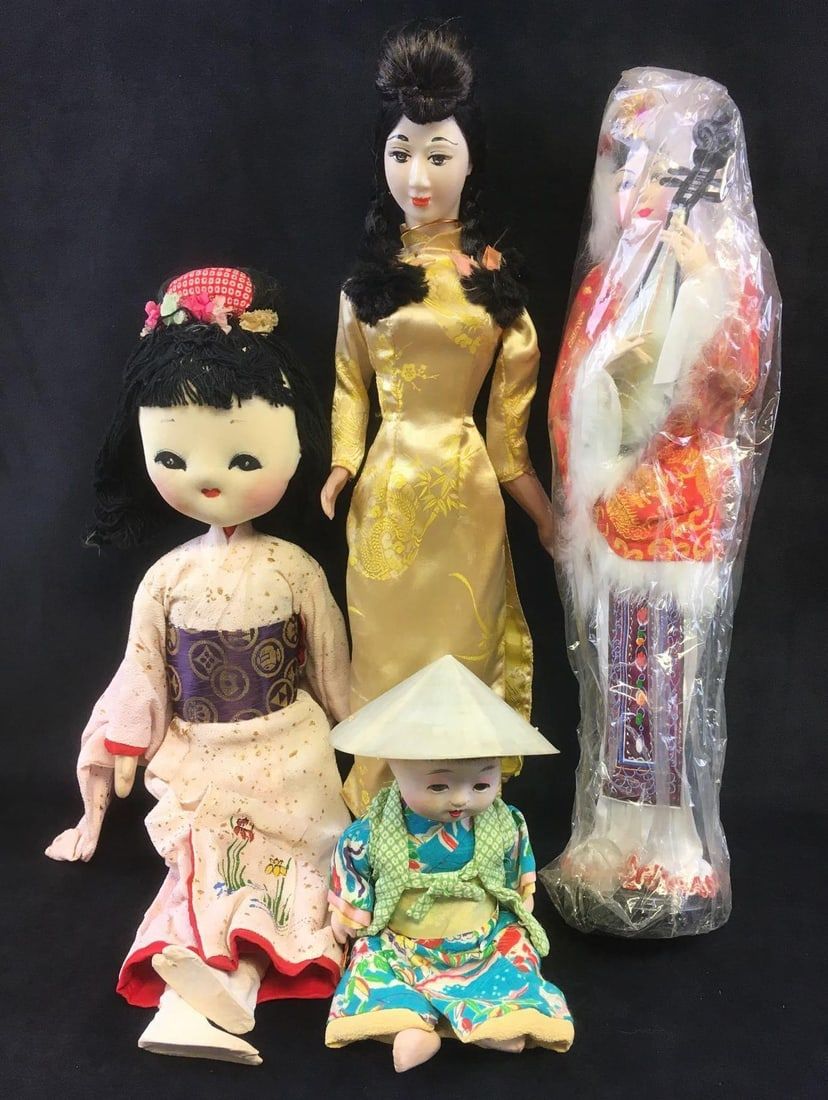 Lot 431: Set of 4 Asian Dolls