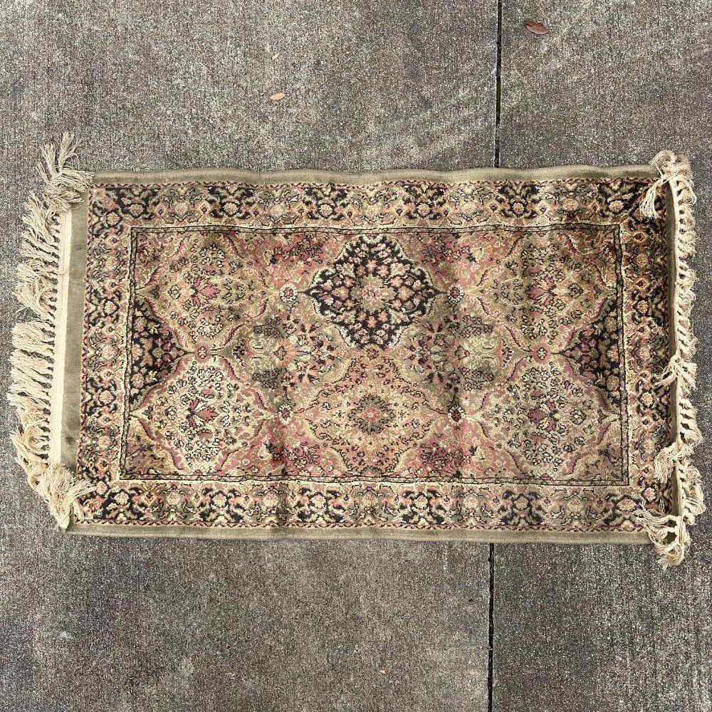 Lot 449: Traditional Persian Style Floral Accent Rug with Fringe