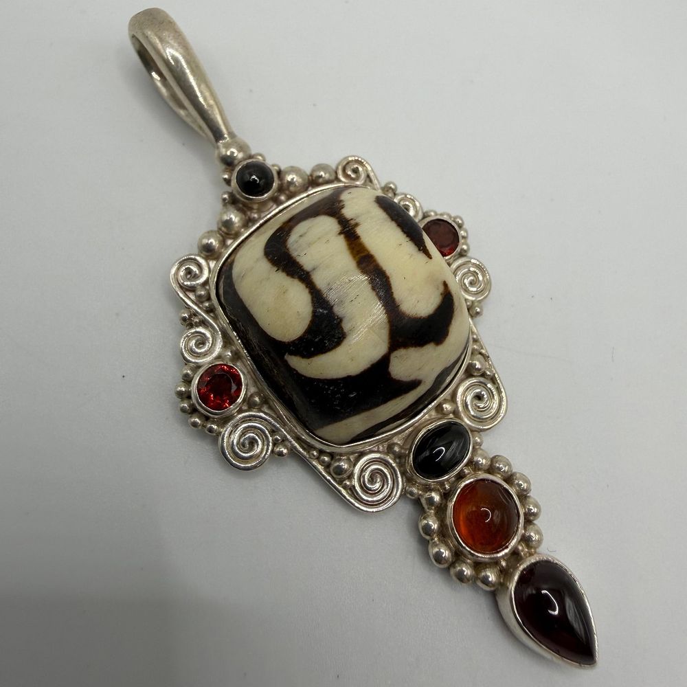 Lot 464: Sajen 925 Sterling Dzi Bead Amber Garnet and Black Onyx Silver Pendant