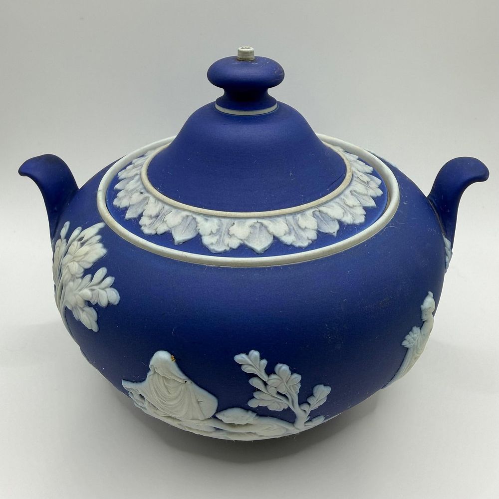 Lot 476: Wedgwood Blue Jasperware Covered Sugar Bowl England