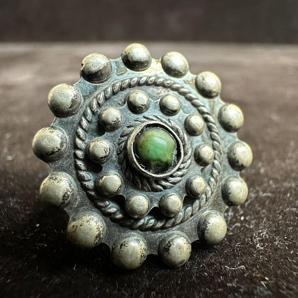 Lot 157: Artisan Southwestern Style Silver Ring Single Green Turquoise Stone T97
