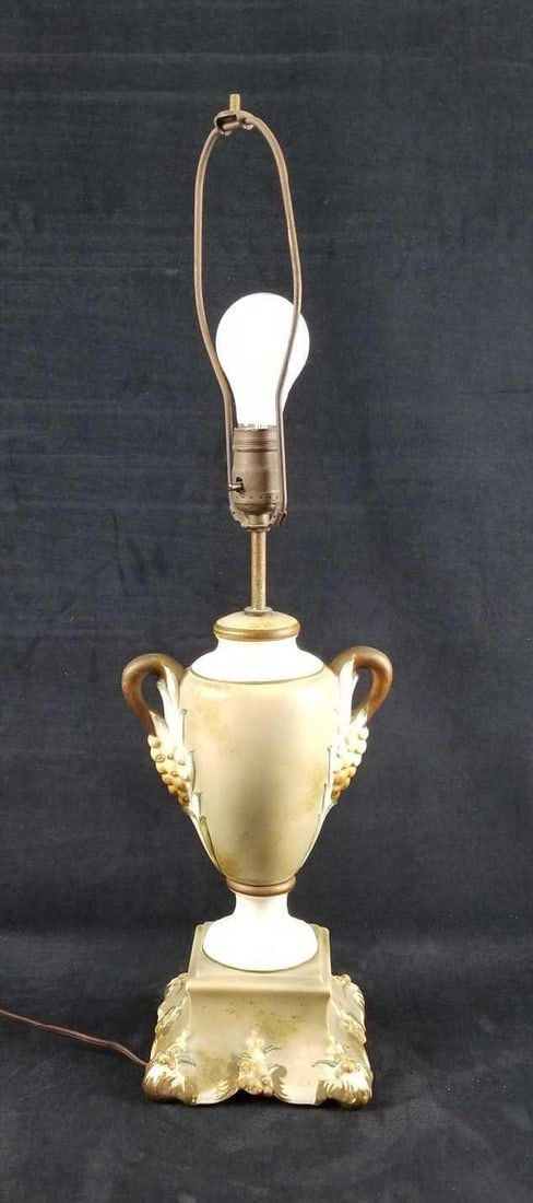 Lot 174: Vintage Green and White Ceramic Table Lamp