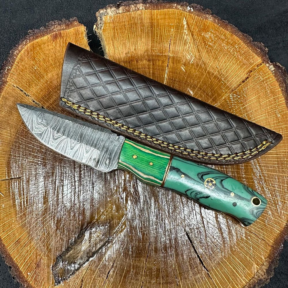 Lot 261: MHS Cutlery Blade Knife Unique Designed Handle Q19
