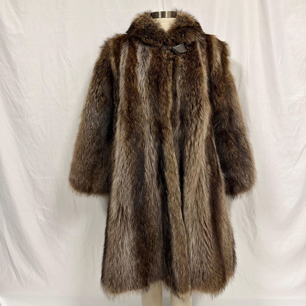 Lot 314: Raccoon Fur Coat Medium Long Length FC4D