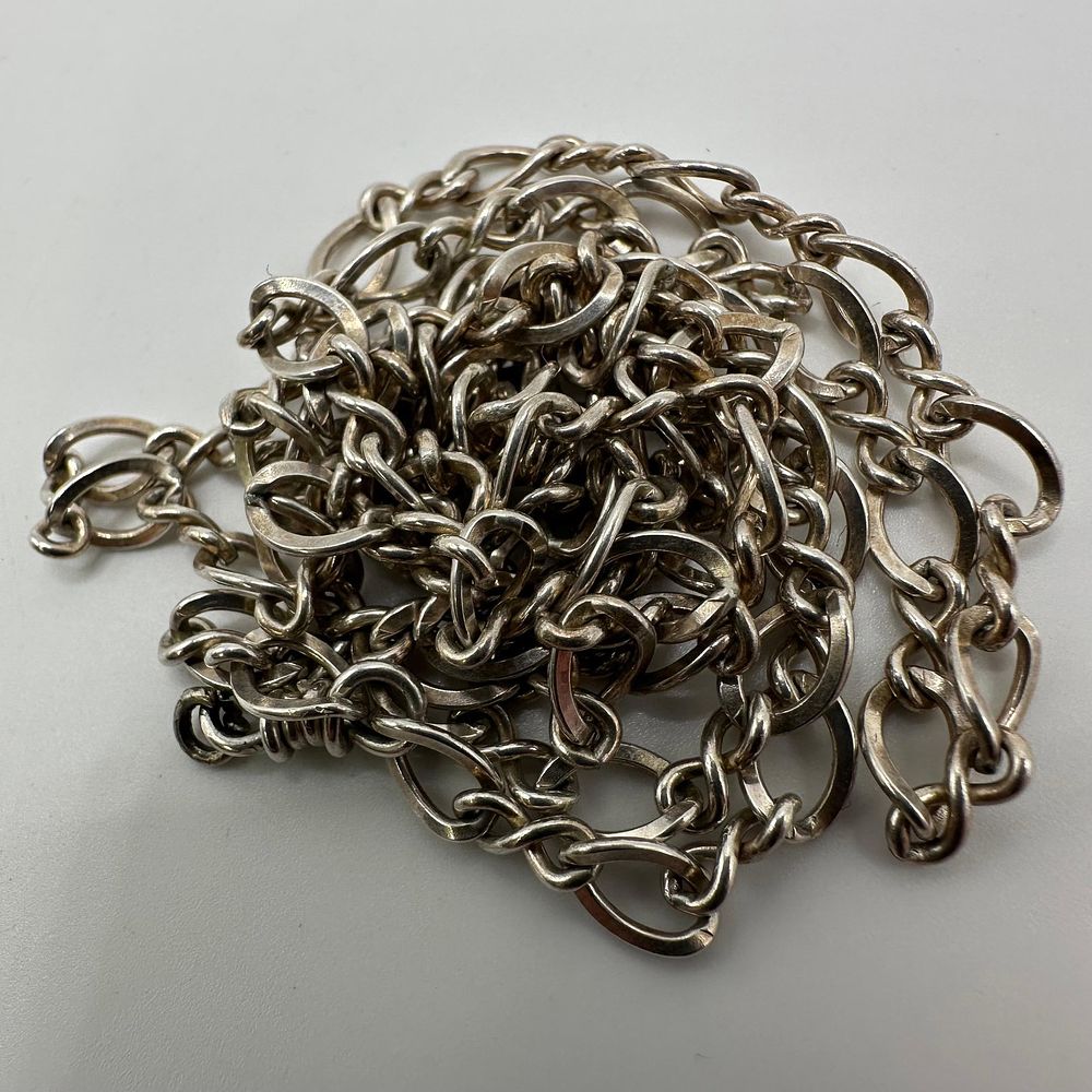Lot 346: Unmarked Silver Chain Necklace Interconnected Infinity-Shaped Loops