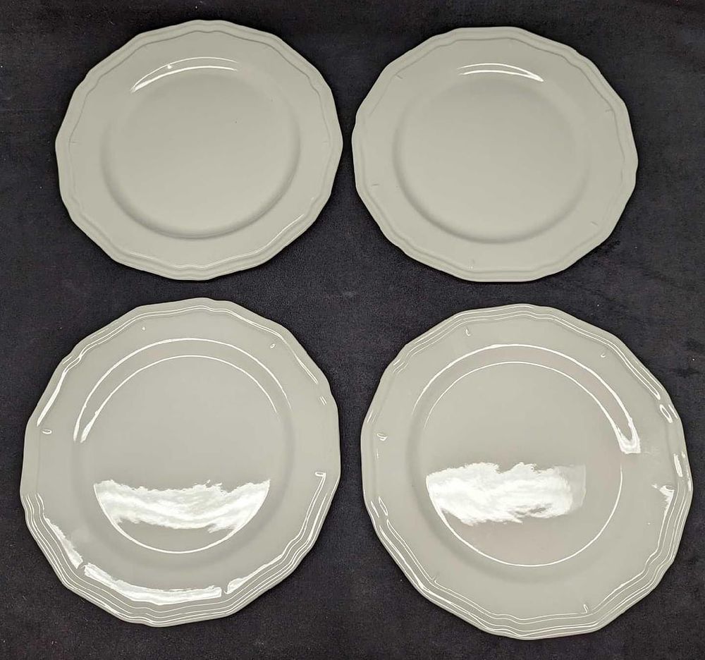 Lot 366: 4 Gibson Designs Miranda China Dinner Plates A