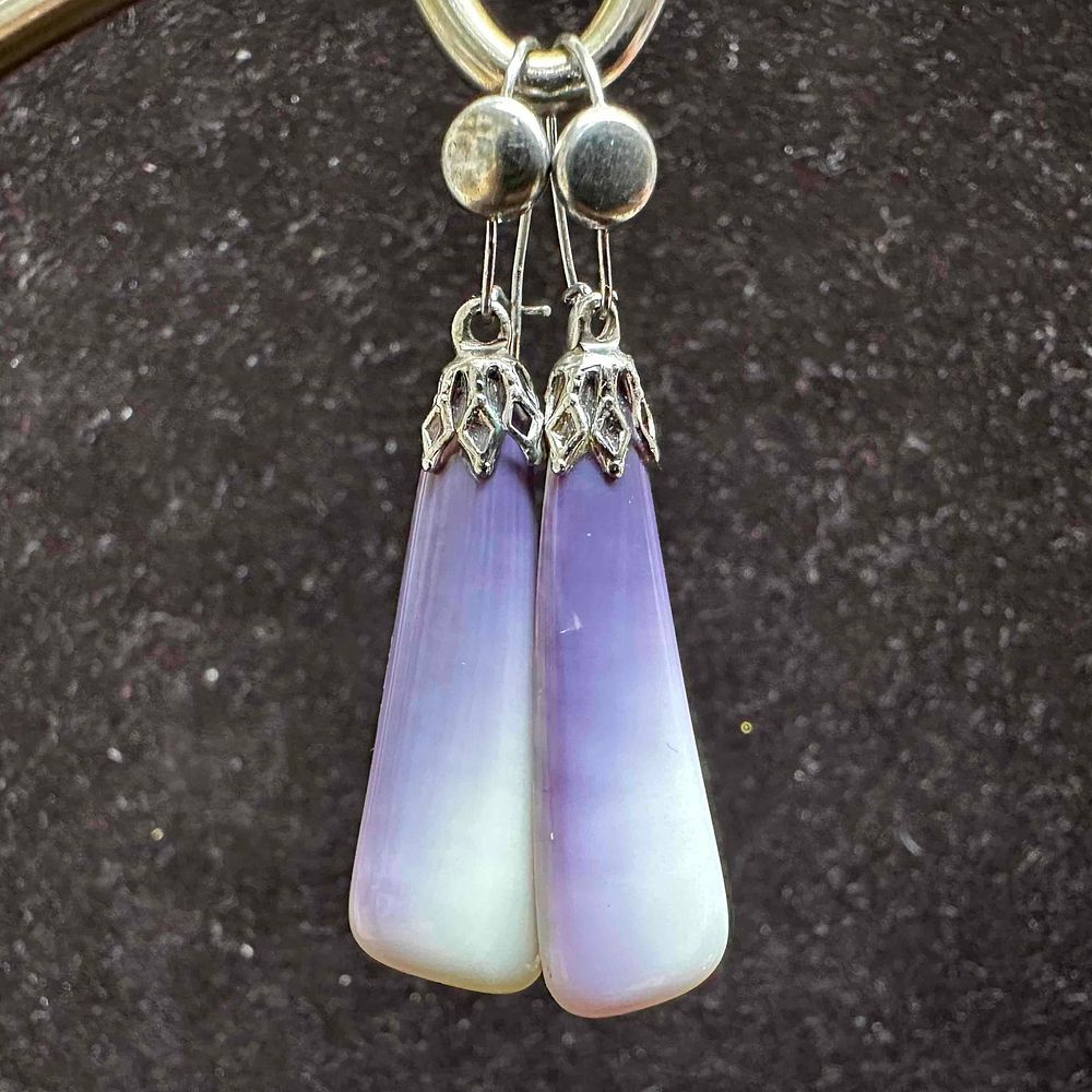 Lot 390: Natural Purple Shell Sterling Silver Dangle Drop Earrings I91