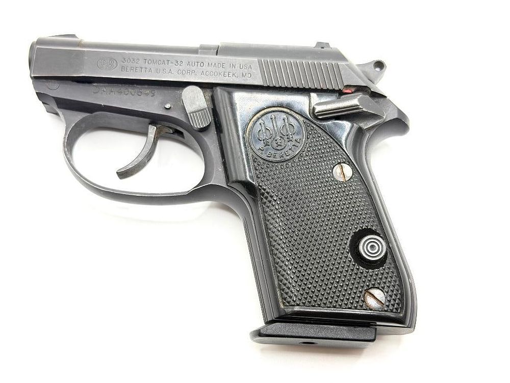 Lot 420: Beretta 3032 Tomcat .32 ACP