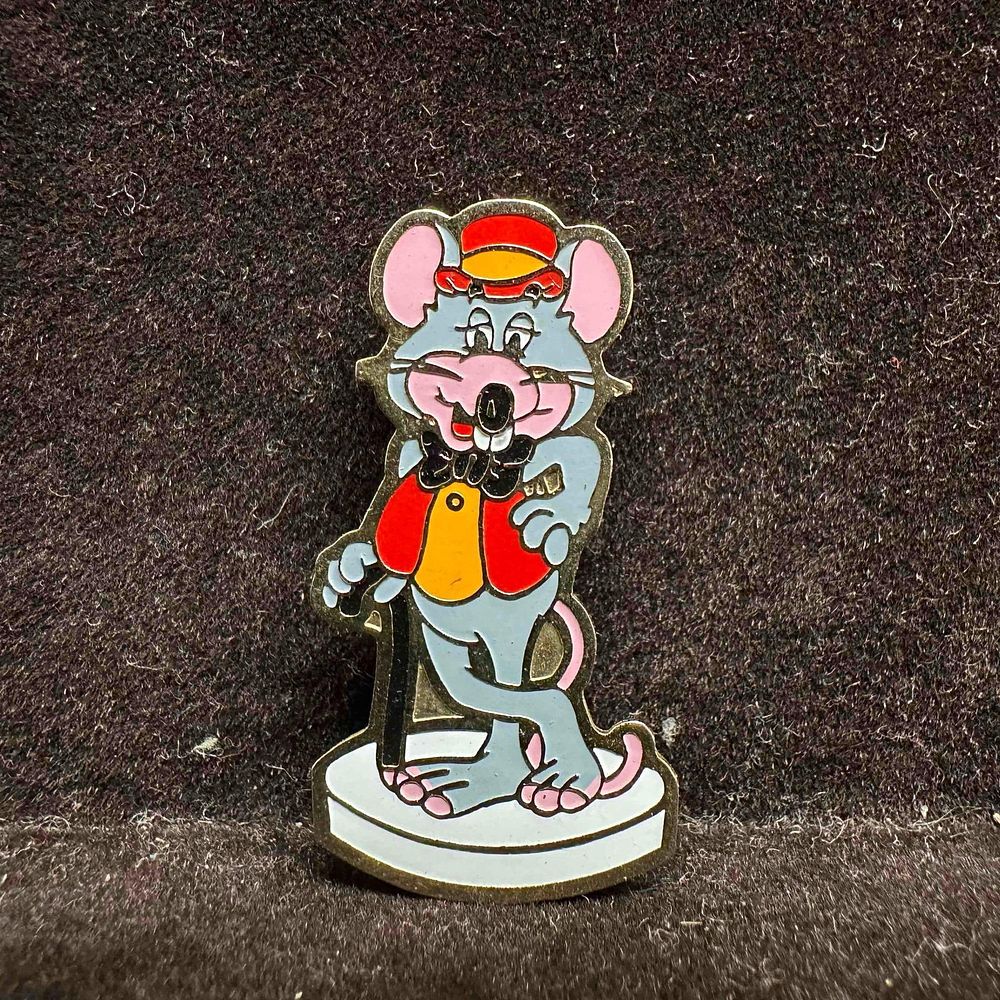 Lot 446: 1982 Enamel Chuck E. Cheese Lapel Hat Pin Pizza Time Theatre