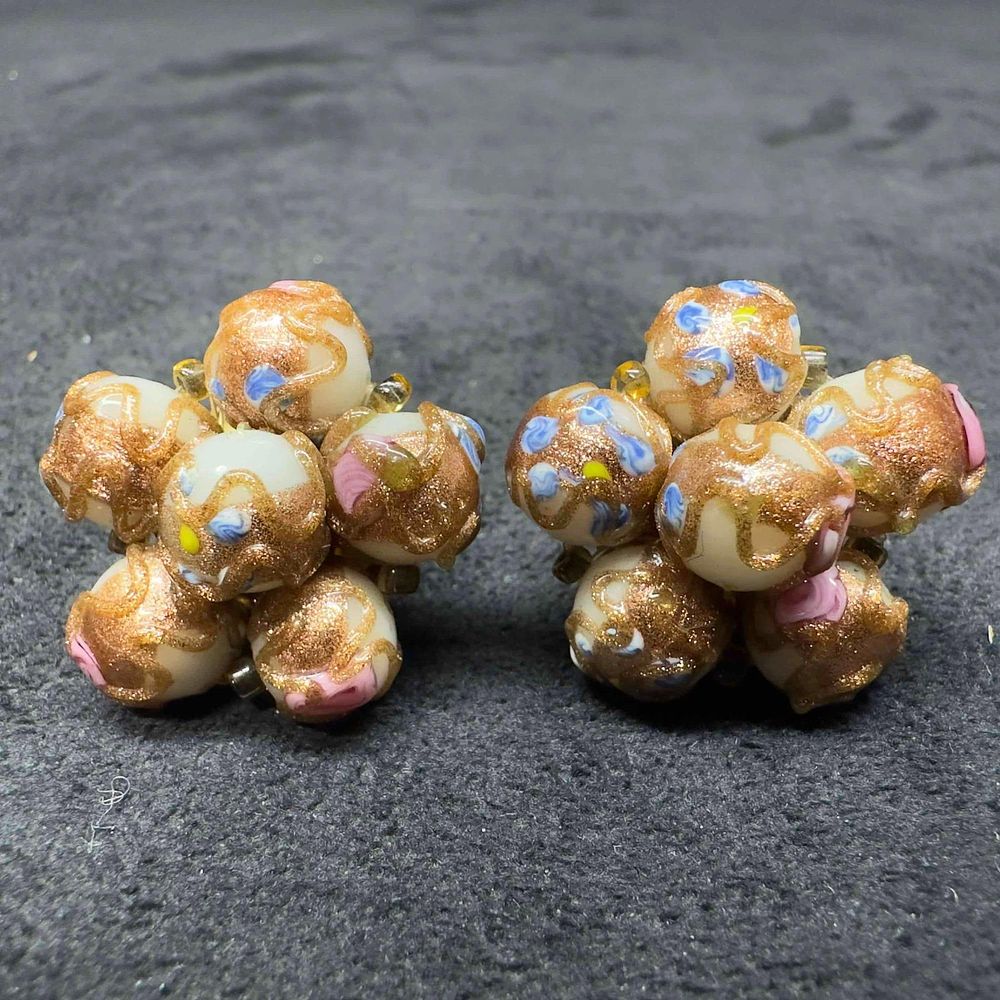 Lot 474: Murano Venetian Art Glass Lamp Work White Flower Fiorato Floral Round Beaded Earrings F34