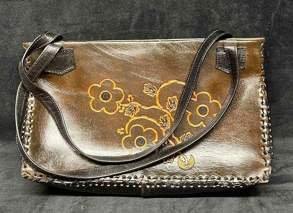 Lot 476: Vintage Leather Handicraft Purse With Embossed Flowers (19)