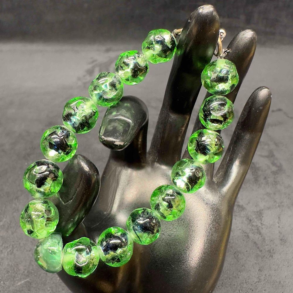 Lot 481: Venetian Murano Lamp Work Art Glass Round Clear Green Bead Bracelet E67