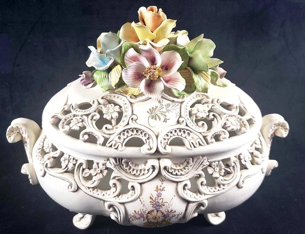 Lot 196: Vintage Italian Ardalt Decorative Footed Tureen