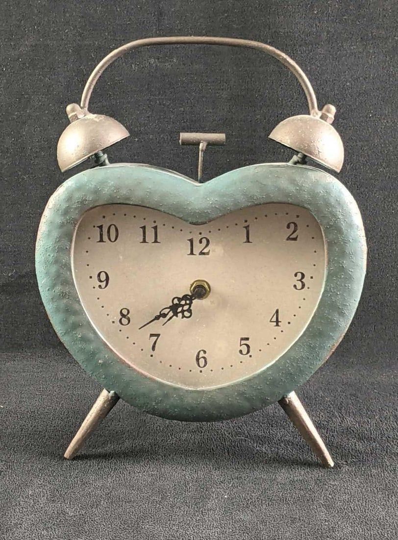 Lot 255: Decorative Table Clock
