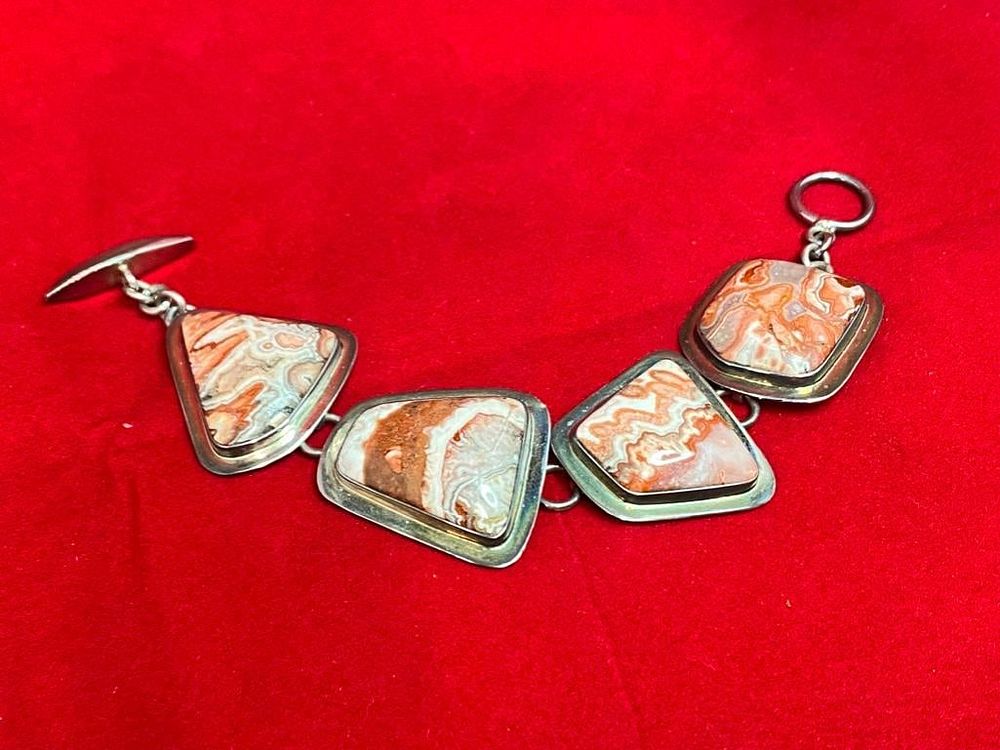Lot 269: Sterling Silver Lace Agate Toggle-Clasp Bracelet