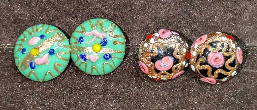 Lot 271: 2 Murano Venetian Art Glass Lamp Work Round Earrings UUUUU
