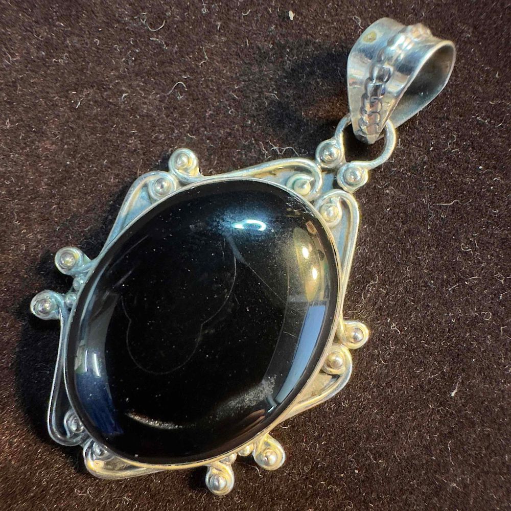 Lot 292: Large Oval Black Onyx Sterling Silver Pendant B14
